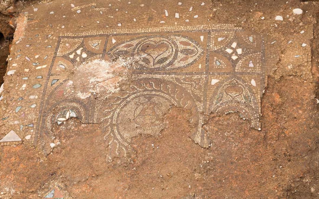 Entdeckung eines prächtigen Mosaiks unter der Umfahrungsstrasse
