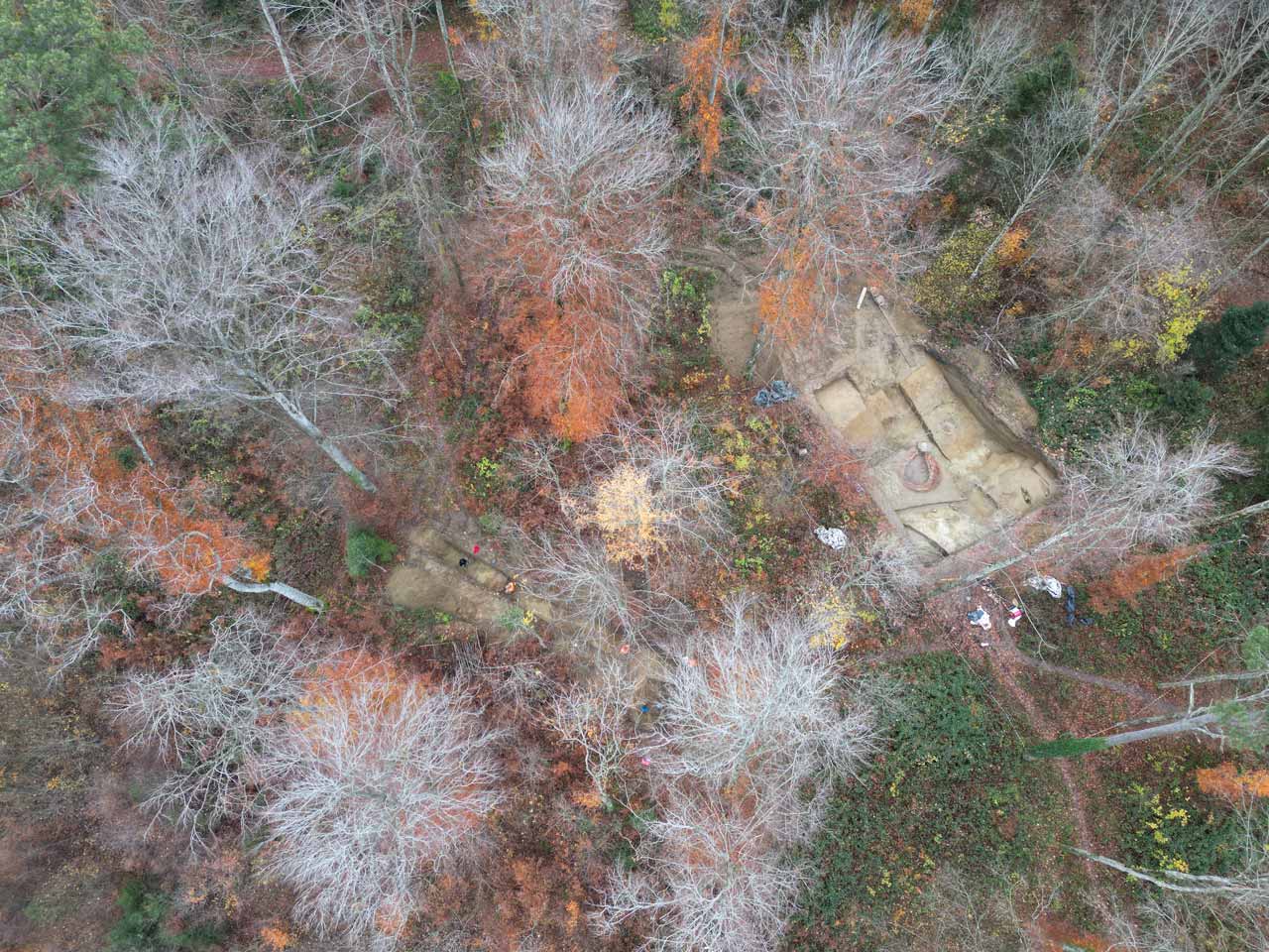 Vue aérienne des sondages réalisés en 2022 au Bois de Châtel.