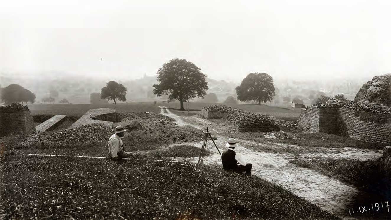 Murs d&rsquo;enceinte du haut-empire dans leur contexte urbanistique