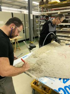 Fragment de la mosaïque Jaune en cours de restauration par Francesco Valenti et Slobodan Bigović † (conservateurs-restaurateurs) Fragment de la mosaïque Jaune en cours de restauration par Francesco Valenti et Slobodan Bigović (conservateurs-restaurateurs)