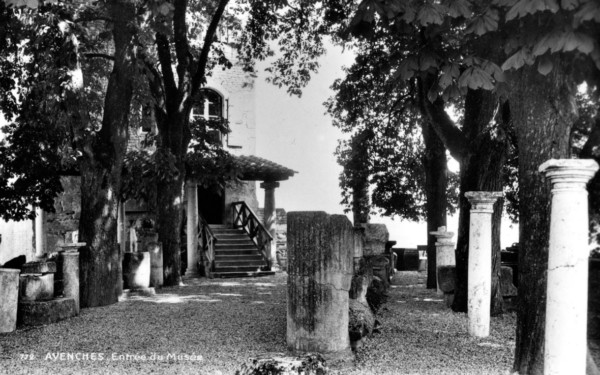 Avenches, entrée du Musée vers 1940 Avenches, entrée du Musée vers 1940